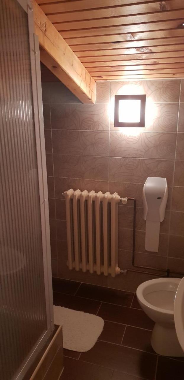 Pansion I Restoran ,, Pogled" 호텔 Han Pijesak 외부 사진